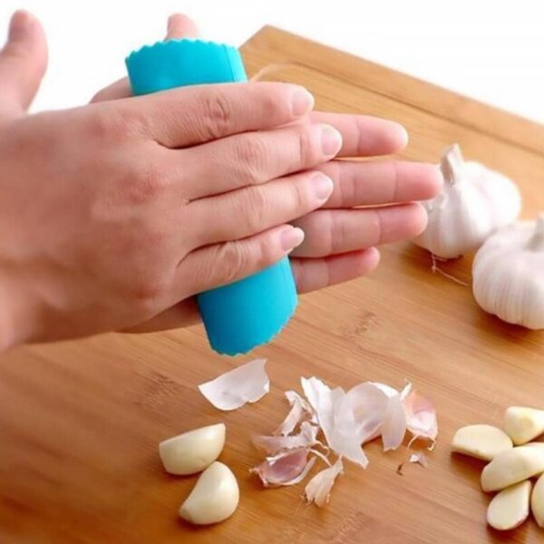 Silicone Kitchen Tools Easy to Use Garlic Crusher, Peeler, Chopper, Ginger Garlic Crusher, Multicolor (Pack of 1)